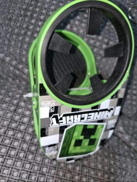 CLIP ON DRINKS HOLDER