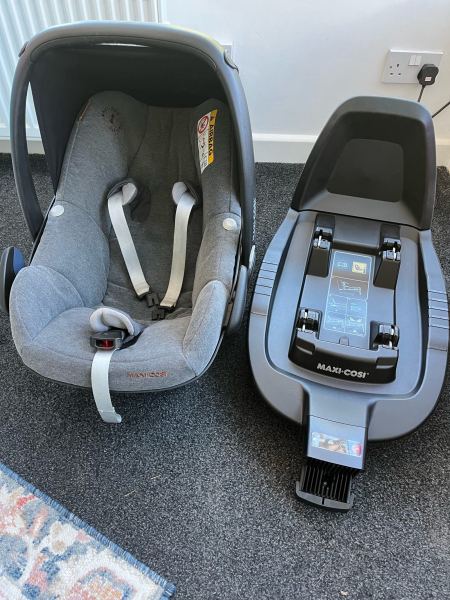 Maxi Cosi Car Seat & Isofix Base with Mirror