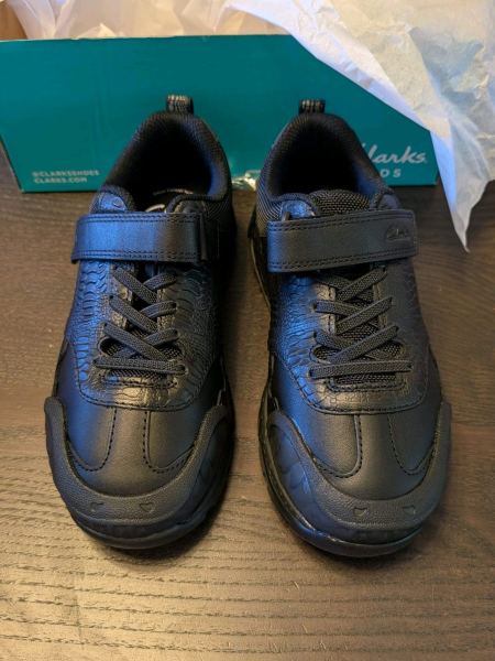 Brand new,Skechers boys’ black school Shoes – UK 2