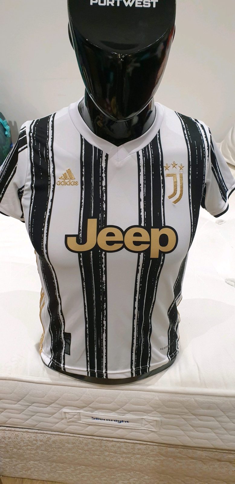 Adidas / Juventus – Football Shirts – 14